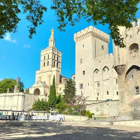 Balcon, Intra Muros, Climatise Avec Wifi * Avignon
