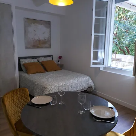 Balcon, Intra Muros, Climatise Avec Wifi * Avignon